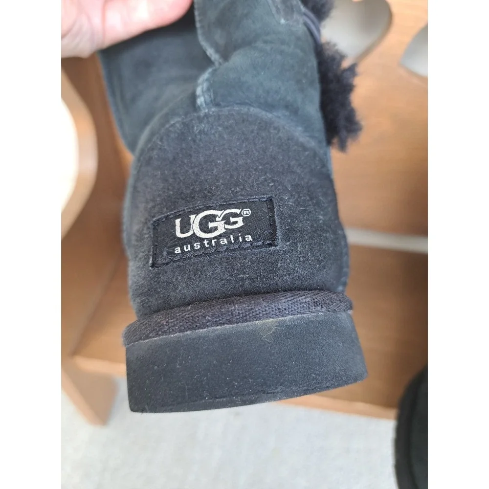 UGG Australia Women's Black Leather Suede Mid Calf Boots Size 7.0 Winter Warm